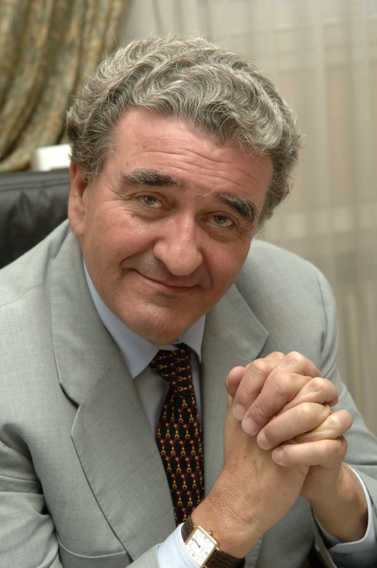 Mena, Carlos